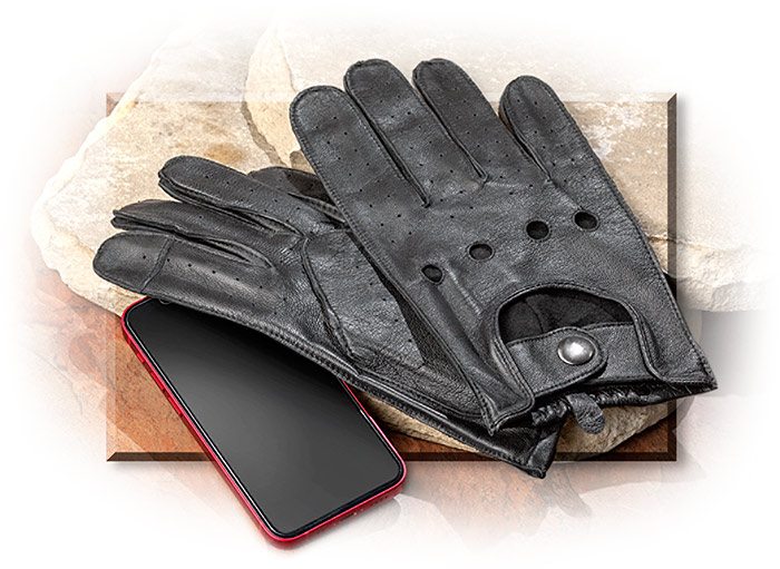 BLACK LEATHER DRIVING GLOVES - WRIST SNAP - TOUCH SCREEN TIPS ON THUMB AND INDEX FINGER